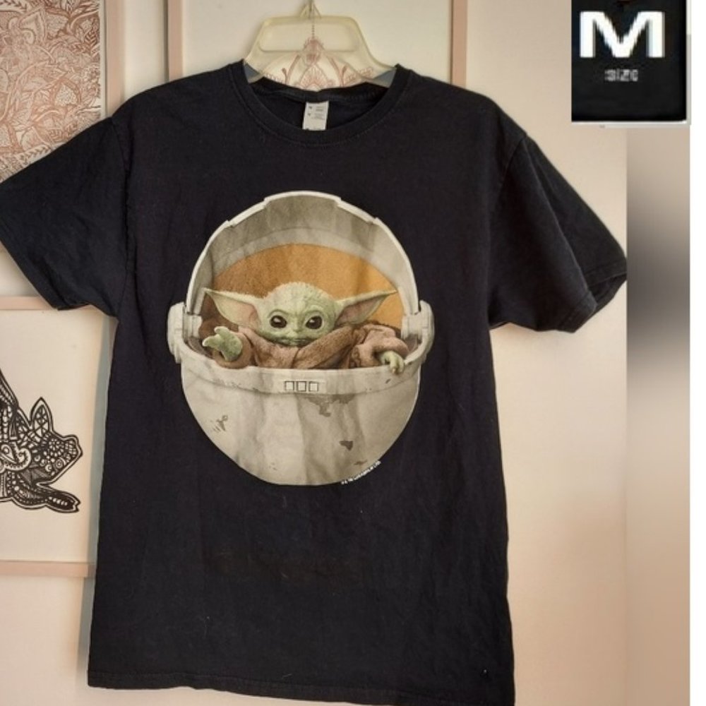 🎁10/$25- Baby Yoda, black t shirt,  EUC, medium